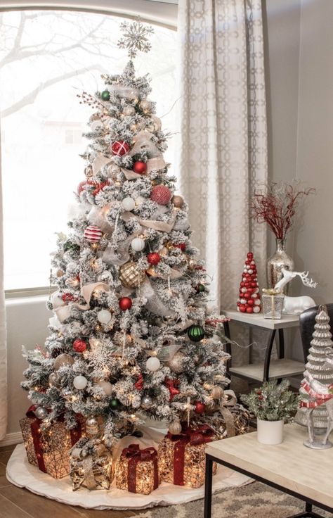 Berkshire Flocked Christmas Tree, Cozy Flocked Christmas Tree, Christmas Tree Decorations Flocked, Christmas Flocked Tree Ideas, Christmas Tree Ideas Frosted, Flocked Christmas Trees Decorated Simple, Colorful Flocked Christmas Tree, Simple Flocked Christmas Tree Ideas, Flocked Tree Decorating Ideas Farmhouse