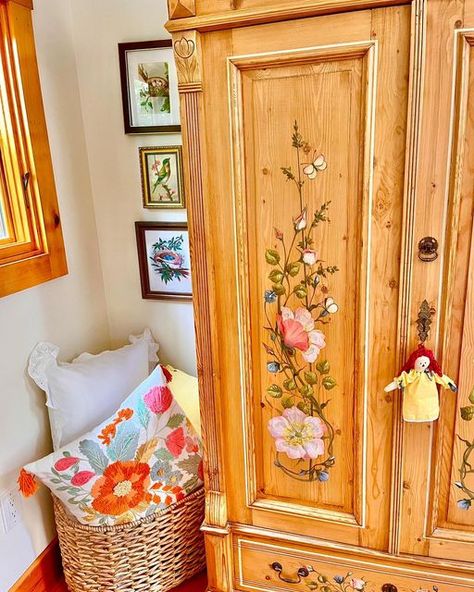 Painted Vintage Wardrobe, Floral Wardrobe Furniture, Folk Art Painted Cabinet, Folk Painted Chest Of Drawers, Lodge Style Decorating, Vintage Wooden Wardrobe, 70s Furniture, Painted Wardrobe, Shelf Decor Living Room