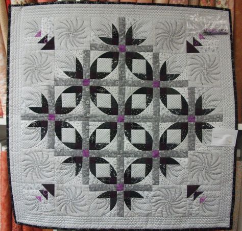 MEXICAN STAR QUILT              PC Cathedral Stars Quilt Pattern, Mexican Star Quilt, Star Pattern Crochet, Quilt Free Pattern, Southwestern Quilts, Quilt Motifs, Quilting Motifs, Modern Quilt Blocks, Stars Quilt