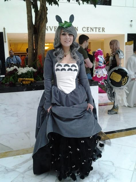 Totoro From My Neighbor Totoro Totoro Cosplay, Totoro Costume, Totoro Dress, Soot Sprites, Epic Cosplay, Cosplay Tutorial, Awesome Cosplay, Cosplay Tips, Amazing Cosplay