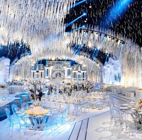 Winter Wonderland Wedding Theme, Weddings Decorations Elegant Romantic, Wonderland Wedding Theme, Dream Wedding Reception, Majlis Perkahwinan, Extravagant Wedding, Luxury Wedding Decor, Location Inspiration, Elegant Centerpieces