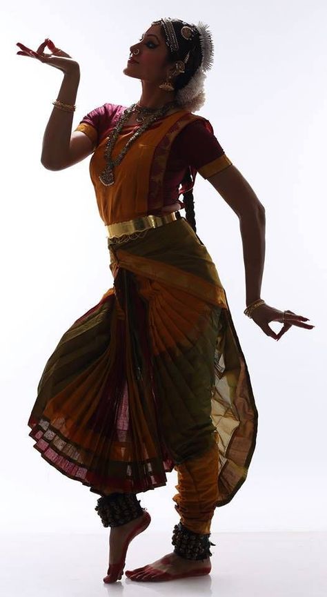 Arangetram Photoshoot, Indian Dance Poses, Indian Pose, Indian Poses, Indian Classical Dancer, Dance Forms, Bharatanatyam Poses, Dance Of India, Indian Classical Dance