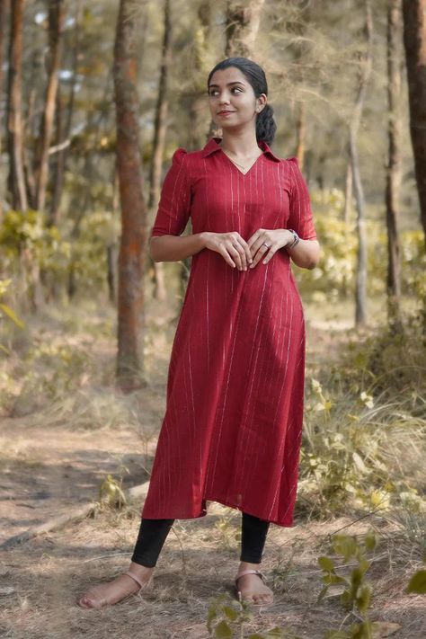 Latest Churidhar Designs, Kurti Styles For Women, Kurti Stitching Ideas, Maroon Kurti, Kurthi Design, Long Kurta Designs, Blouse Designs Saree, Kurti Ideas, Dress Designs For Stitching