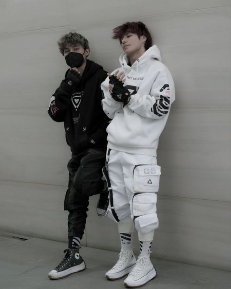 Cyberpunk Fashion Male, Futuristic Fashion Male, Streetwear Fashion Pants, Mens Fashion Aesthetic, Mens Techwear, Cyberpunk Streetwear, Casual Techwear, Create Pin, Techwear Men