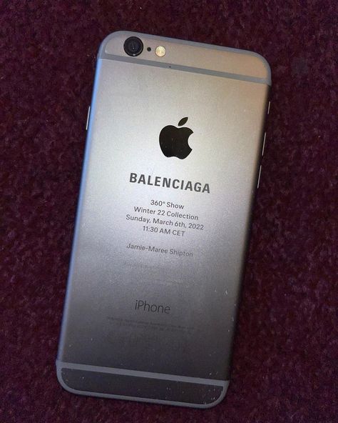 welcome™’s Instagram photo: “Balenciaga’s Fall 2022 show invitations were laser-engraved on used iPhones” Balenciaga Runway, Fashion Invitation, Demna Gvasalia, Under Your Spell, Balenciaga Sneakers, Hidden Messages, Creative Event, Fall 2022, Runway Show