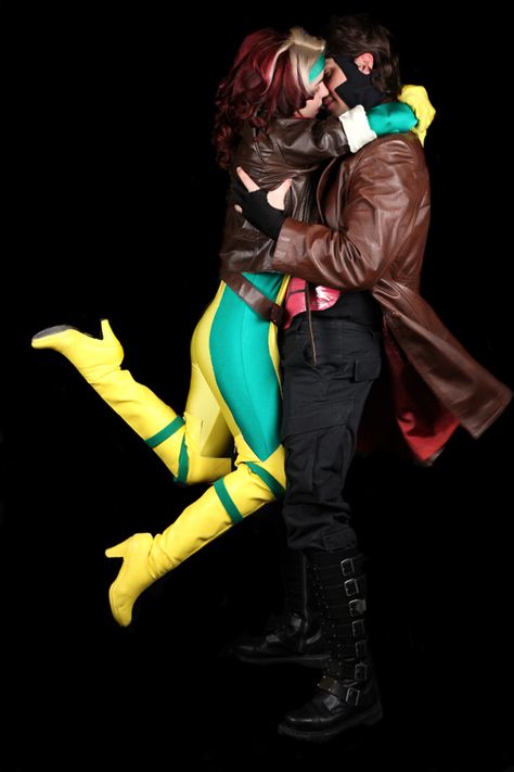 Rogue And Gambit Cosplay, Rouge Cosplay X Men, Rogue And Gambit Costume, Gambit Costume, Gambit Cosplay, Rogue And Gambit, Rogue Cosplay, Cosplay Couple, Awesome Costumes