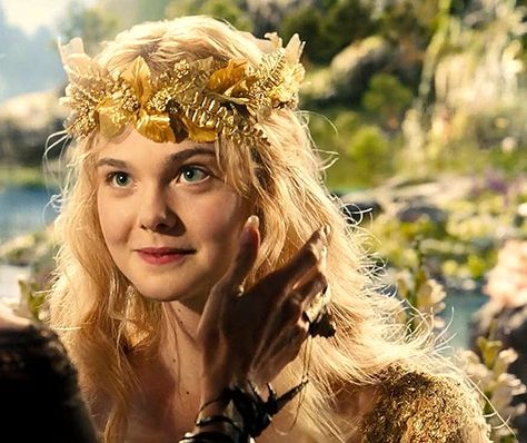 Maleficent Movie, Princess Videos, Disney Live Action, Princess Aurora, Disney Aesthetic, Princess Aesthetic, Elle Fanning, Historical Dresses, Maleficent