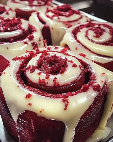 Red Cinnamon Rolls, Red Velvet Cinammon Roll, Red Velvet Cinnamon Rolls Recipe, Red Velvet Cinnamon Rolls, Cheesecake Cups Recipe, Tasty Baking, Easy Baking Recipes Desserts, Delicious Snacks Recipes, Yummy Comfort Food