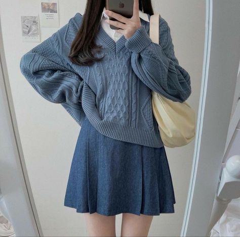 Pale Blue Outfit Aesthetic, Dark Blue Sweater Aesthetic, Indigo Aesthetic Outfit, Blue Aesthetic Outfit Ideas, Blue Acedamia Outfits, Blue Light Academia Outfit, Dark Blue Academia Outfits, Blue Light Academia Aesthetic, Academia Blue Outfit