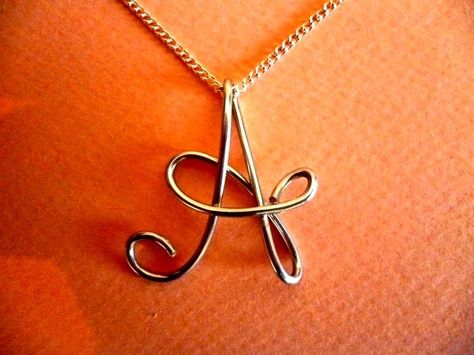 Wire Letters, Initials Necklace, Initial Necklace Silver, Wire Jewelry Rings, Wire Wrap Jewelry Designs, Wire Jewelry Making, Custom Initial Necklace, Bijoux Fil Aluminium, Wire Jewelry Designs