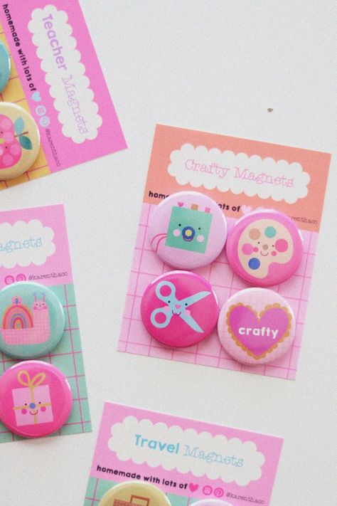 Button Magnets Diy, Button Packaging Ideas, Sticker Backing Card, Pins Design Button, Giveaway Ideas For Kids, Button Badge Design Ideas, Button Pin Design Ideas, Bottons Ideas, Merch Ideas Products