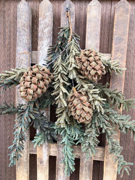 How To Make Wool Pinecones, Wool Projects Diy, Fabric Pinecones, Christmas Rug Hooking, Wool Quillies, Wooly Trees, Wool Feather Tree, Felted Wool Projects, Wool Trees