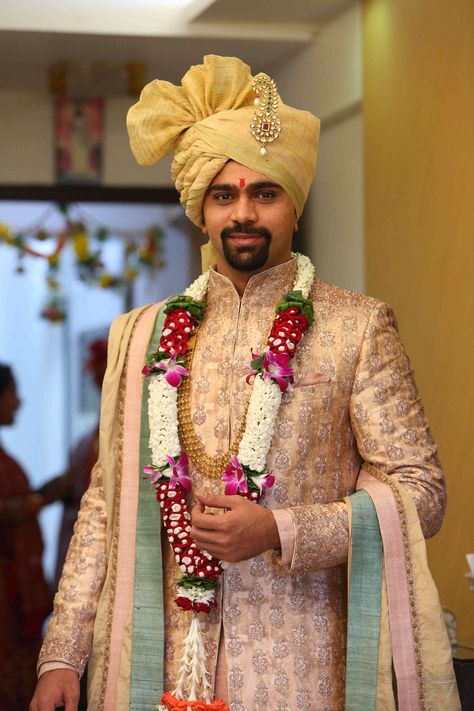 The Dapper Groom! Pagdi Wedding Grooms, Indian Wedding Outfits For Men, Groom Indian Wedding Outfits, Groom Turban, Indian Groom Dress, Wedding Dresses Men, Dapper Grooms, Wedding Outfits For Groom, Groom Dress Men