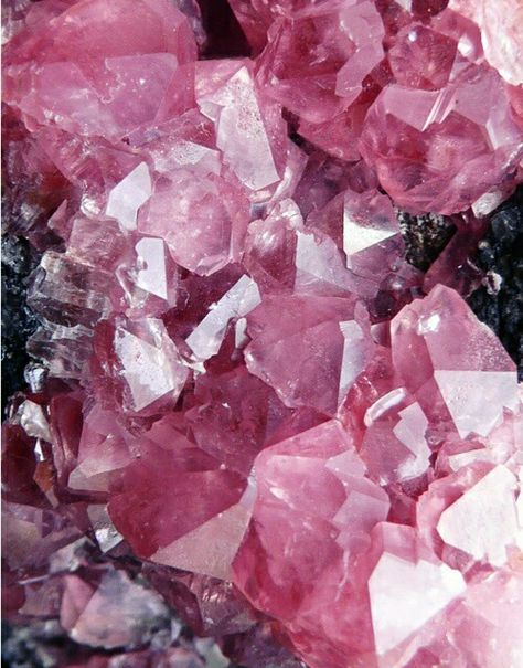 pink amethyst Cute Wallpapers For Ipad, Ipad Background, Mineral Stone, Minerals And Gemstones, Homescreen Wallpaper, Rocks And Gems, Rose Quartz Crystal, Gems And Minerals, Ipad Wallpaper