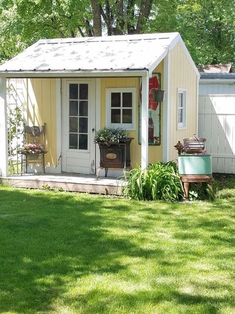 The addition of a backyard shed can not only enhance the aesthetics of your garden but provide space for storage and relaxation. #sheddesigns #shedhomeplans #shedorganization #shedplan #shedsplans #shedstorage #sheddecking #sheddeck #shedsbuildingplans Backyard Wood Projects, Cottage Garden Sheds, Small Shed Plans, Easy Shed, Diy Roofing, Shed Blueprints, Skillion Roof, Wood Shed Plans, Craft Shed