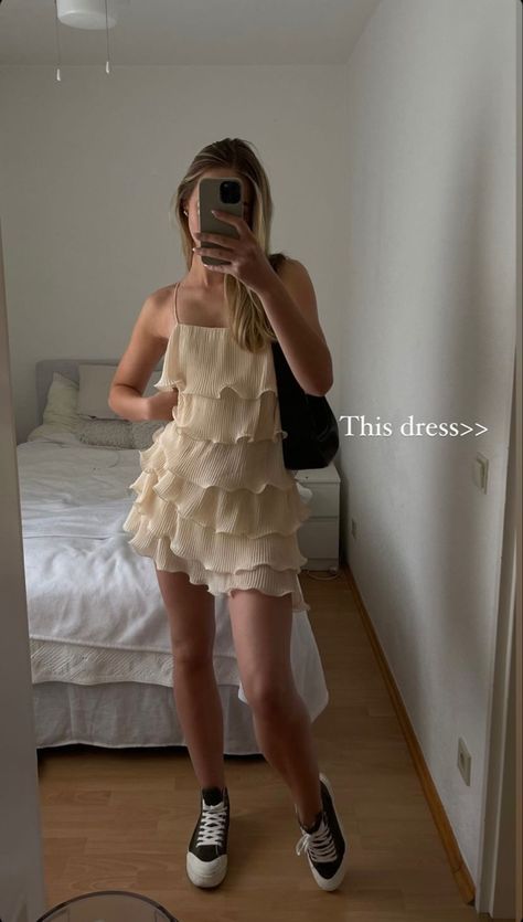 White Dress Party Outfit, Birthday Day Outfit, Unique Short Dresses, Girly Spring Outfits, Slip Dress Styling, Short Ruffle Dress, Mini Summer Dress, Cocktail Night, Dress Homecoming