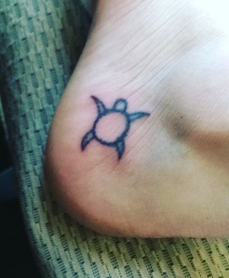 Minimalistic turtle stick and poke tattoo. Turtle Stick And Poke, Stick And Poke Tattoo, Stick N Poke, Stick N Poke Tattoo, Poke Tattoo, Stick And Poke, Foot Tattoos, Cute Tattoos, I Tattoo