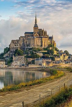 Mont Saint Michel F Mt St Michel, Mont Saint Michel France, Paradise Falls, Gothic Cathedrals, Painting Subjects, Fairytale Castle, Place To Visit, Beautiful Castles, Famous Landmarks