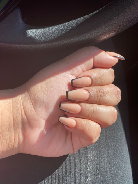 Black Line Acrylic Nails, Brown Outline Nails, Black Lined Nails, Black Outlined Nails, Nails Black Outline, Nails With Black Outline, Black Outline Nails, Coffin Black Nails, Outline Nails