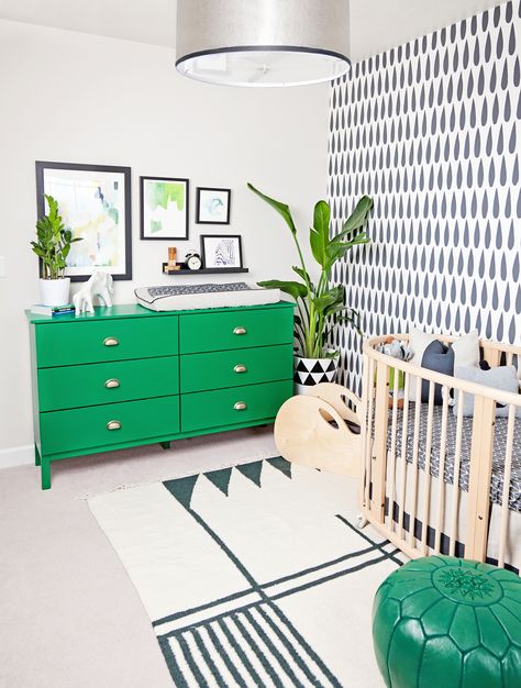 Gender Neutral Bedroom Kids, Neutral Kids Bedroom, Colorful Nursery, Green Dresser, Nursery Trends, Nursery Modern, Green Furniture, White Nursery, Nate Berkus