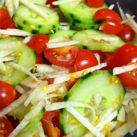 Summer Cucumber Jicama Salad Complex Salads, Jicama Recipes, Quick Pickled Radishes, Jicama Salad, Strawberry Avocado Salad, Mesclun Salad, Guacamole Ingredients, Unique Salad, Salad Summer