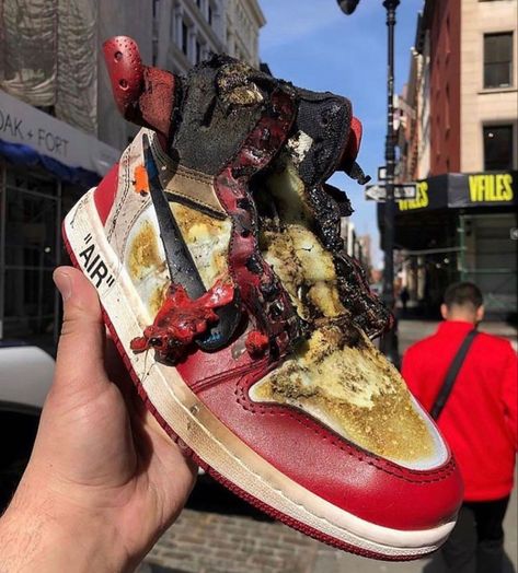 Japanese Street Wear, Off White X Nike, Japan Streetwear, Nike Kicks, Banksy Art, Style Japonais, Swag Shoes, Nike Air Jordan 1, Air Jordan Shoes