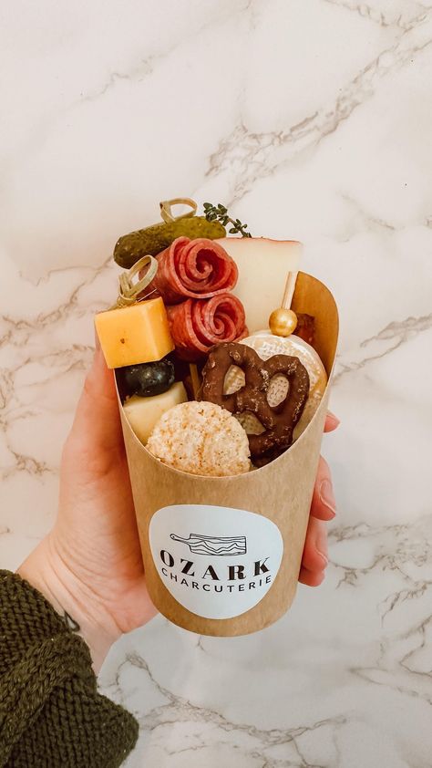 Ozark Charcuterie | Mallory Files | Ingredients Below ⬇️ Make sure you are following 🫶🏼✨ @ozarkcharcuterie for more charcuterie ideas! - 14 oz charcuterie cups - 2 inch… | Instagram Finger Food For Wedding, Personal Charcuterie Cups, Charcuterie Truck, Charcuterie Cart Ideas, Charcuterie Sticks, Mini Charcuterie Board Ideas, Charcuterie Ingredients, Mini Charcuterie Cups, Charcuterie Cups Ideas