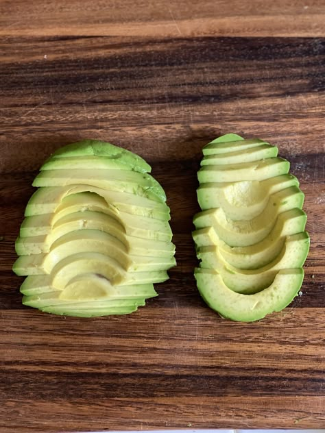 How I Slice My Avocados: Two Ways Sliced Avocado, Avocado Slices, Christmas Breakfast, Avocado Toast, Avocado, Pizza, Blog Posts, Vision Board, To Share