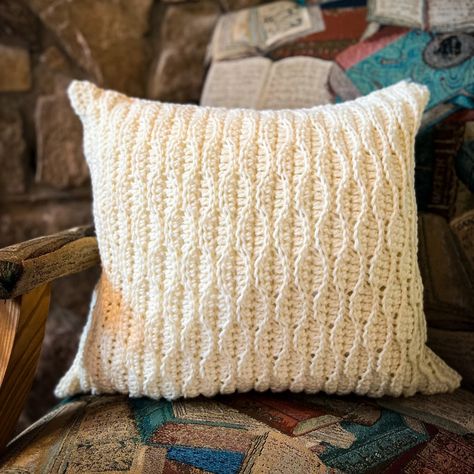 Crochet Cable Pillow - Free Pattern - Spotted Horse Design Co. Crochet Pattern Pillow Cover, Crochet Throw Pillows, Crochet Pillow Ideas, Throw Pillow Crochet, Crochet Pillow Case Pattern, Crochet Pillow Covers, Crochet Pillow Case, Pillow Cover Crochet, Pillow Cover Crochet Pattern