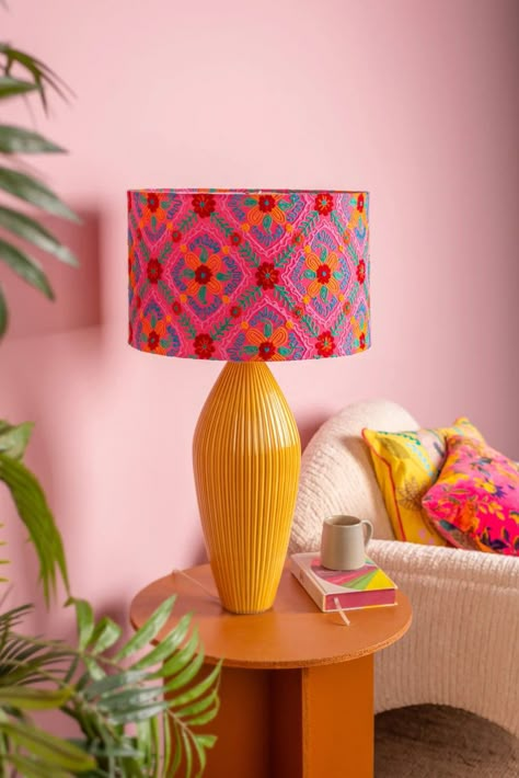 Punch Needle Lampshade, Pink And Orange Living Room, Bohemian Lights, Pink Orange Living Room, Colourful Lamp, Embroidered Lampshade, Pink Pipe, Estilo Kitsch, Bohemian Lighting