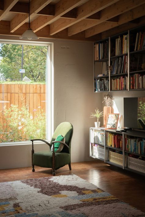 Peckham House – Surman Weston Peckham House, End Grain Flooring, Peckham London, Lighting Photo, House In London, Timber Roof, Pine Timber, Living Room Chair, Victorian Terrace