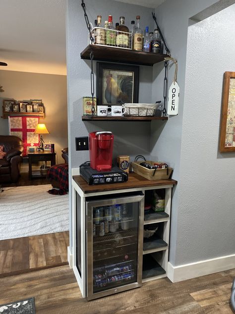 Small Corner Living Room, Home Bar Ideas Small Corner, Small Corner Kitchen, Farmhouse Coffee Bar Ideas, Corner Bar Ideas, Corner Living Room, Bar Nook, Home Bar Ideas, Wine Rack Table