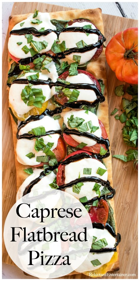 Simple Pizza Recipe, Caprese Flatbread, Italian Pizza Recipes, Using Fresh Tomatoes, Caprese Pizza, Simple Pizza, Pizza Pin, Flatbread Pizza Recipes, Pizza Pies