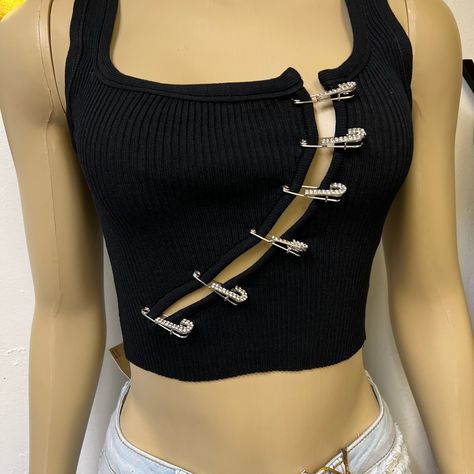 Black Cropped Black Tank Top With Embellished Safety Pins. Size Small-Large Tank Top With Safety Pins, Safety Pin Tank Top, Safety Pin Top, Safety Pin Shirt, Saftey Pin, Chain Tank Top, Outfit References, Diy Shirts, Black Crop Top Tank