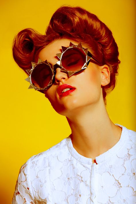 20/20 on Behance Dramatic Fashion, Funky Glasses, Flower Sunglasses, Pin Up Hair, Wearing Sunglasses, Dieselpunk, Round Sunglass Women, Glasses Fashion, Street Styles