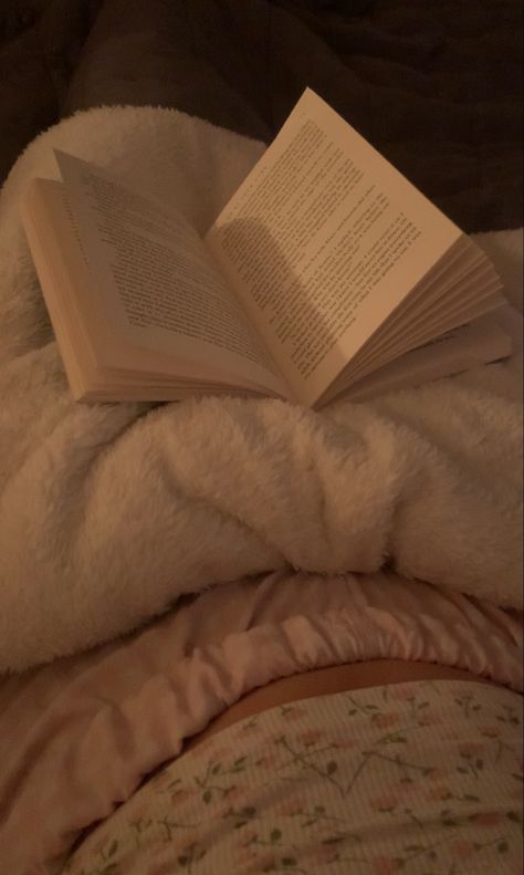 Night Reading In Bed Insta Story, Reading In Bed At Night, Reading On Couch, Read In Bed, Night Time Reading, Reading Aesthetic Cozy, Reading At Night, Reading Boards, Improvement Books