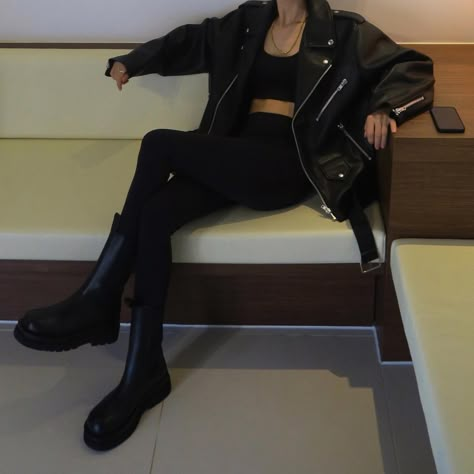 Black Leather Jacket Outfit Aesthetic, Lady Biker Outfits, Biker Outfits For Women, Leather Jacket Aesthetic, Black Cat Outfit, Chica Dark, Simple Style Outfits, Biker Outfit, Vegan Leather Jacket