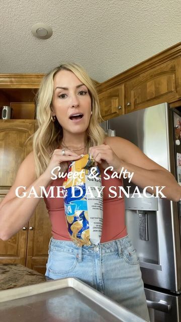 Easy Tailgate Snacks, Salty Party Snacks, Easy Football Snacks, Homemade Jaffa Cakes, Salty Snack Recipes, Football Game Food, Gameday Snacks, Gum Recipe, Football Tailgate Food