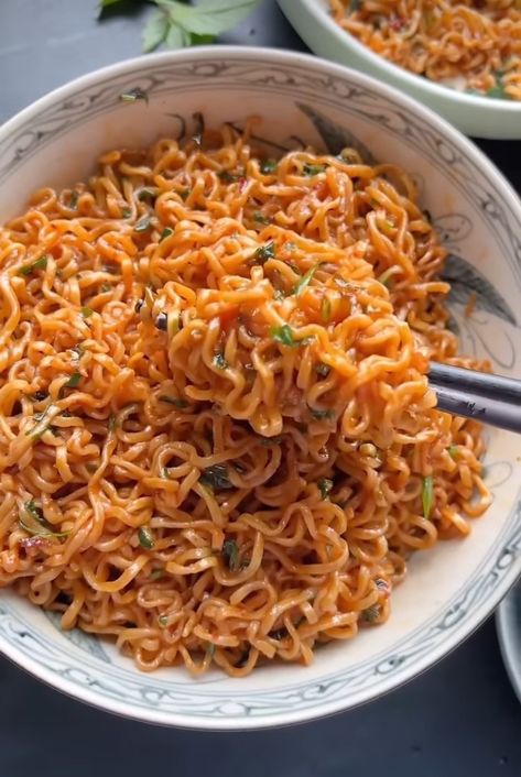 Basil Garlic Oil Noodles, Garlic Oil Noodles, Red Curry Noodles, Oil Noodles, Curry Noodles, Garlic Oil, Food Recepie, Ramen Noodles, Food Videos Cooking