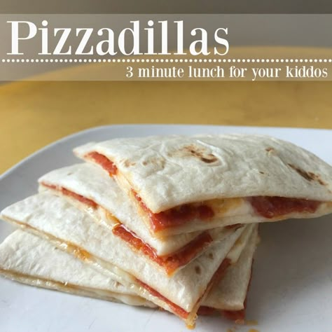 Picture of pizzadilla triangles on a white plate. Sahm Lunch Ideas, Easy Lunch Recipes For Kids, Pizzadilla Recipe, Handheld Lunch, Easy Lunch Ideas For Kids, Lunch For Kids, Easy Lunch Idea, Easy Lunches For Kids, Kids Lunches