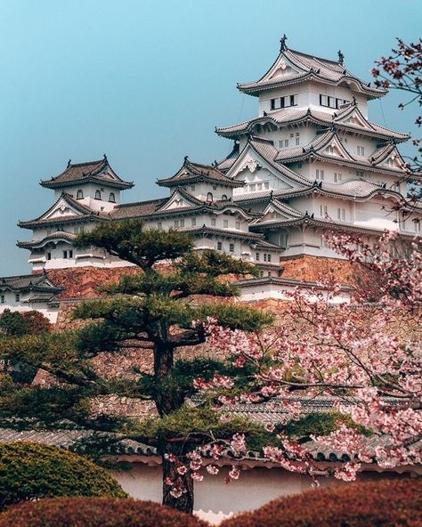 Japan Tourist, Himeji Castle, Japanese Castle, Japan Vacation, Japan Photography, Japon Illustration, Cultural Architecture, Japanese Landscape, Japan Aesthetic