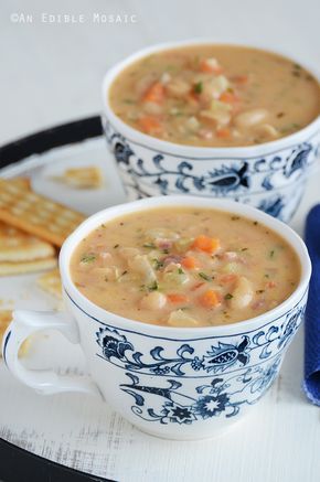 White Bean Chowder - tasty good! I'd let it simmer about 20 minutes more after the initial boil, just to let everything meld together. Bean Chowder, White Bean Soup Recipes, Healthy Soups, Bean Soup Recipes, Savory Soups, White Bean Soup, Soup And Stew, God Mat, Goulash