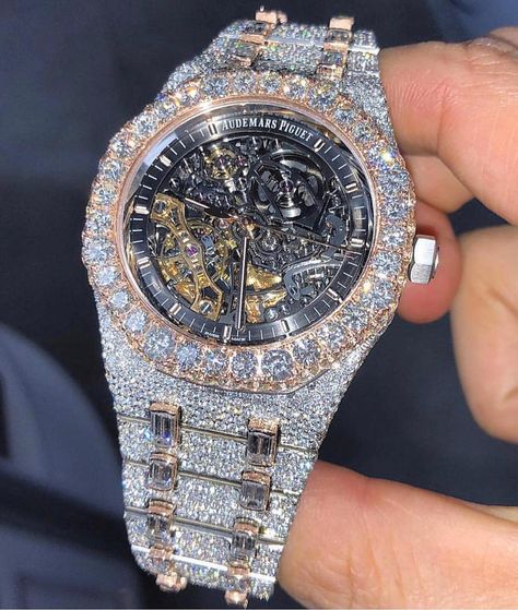 🇮🇹 L'avvocato 🇮🇹 on Instagram: “Ice ice ice 💎❄️ Bustdown AP Skelly Royal Oak 🔥 • 📸 @iceman_nick • ➖➖➖➖➖➖➖➖➖➖➖➖➖➖➖➖➖ #valentino #tomford #gucci #louisvuitton #goyard #dior…” Expensive Watches For Men Luxury, Expensive Watches For Men, Iced Watches, Pass Test, Iced Out Watches, Mens Watches Expensive, Mens Luxury Lifestyle, Rolex Diamond, Fancy Watches