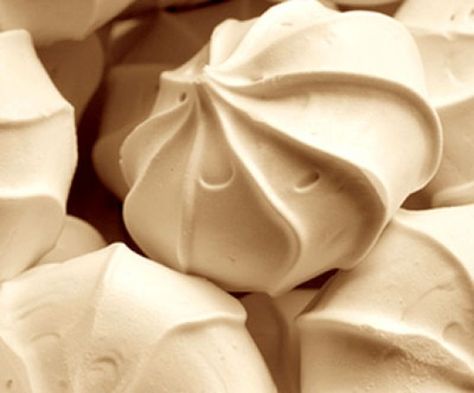 Coffee and Hazelnut Meringue Merguine Cookies, Coffee Meringue, Meringues Recipe, Hazelnut Meringue, Meringue Cookie Recipe, Cookie Cake Pie, Meringue Kisses, Basic Cookies, Meringue Recipe