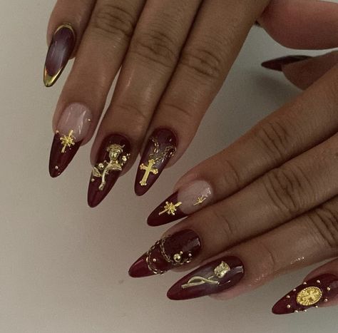 Red Nails And Gold, Sade Nails Aesthetic, Sade Aesthetic Nails, Rennaisance Nails, Red And Gold Nails Ideas, Red Nails Vivienne Westwood, Renisance Aesthetic Nails, Sade Nails, Black And Red Vivienne Westwood Nails