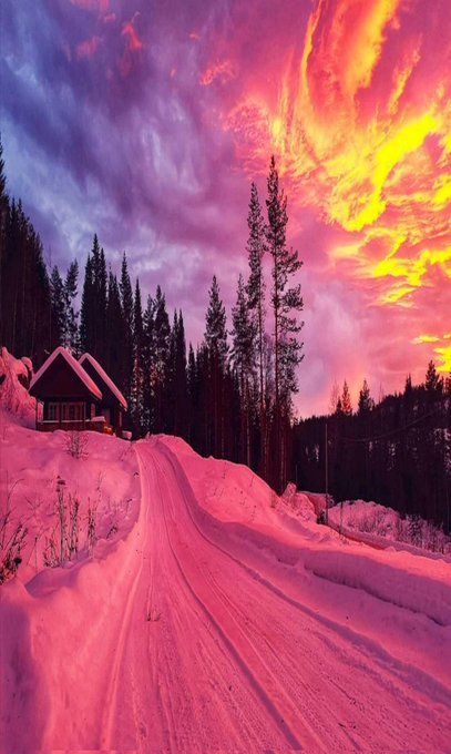 Magical view of Saariselka at Sunset In Finnish Lapland. Finland 🇫🇮 Winter Desktop Background, Traveling Couple, Beautiful Winter Pictures, Beautiful Winter Scenes, Snow Pictures, Paint Techniques, Winter Images, Winter Background, Reference Pictures