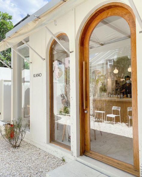 Cafe Front Design Entrance, Korea Cafe Interior, Japandi Door, Cafe Korea, Arch Doors, Storefront Ideas, Shop Architecture, Coffee Shop Concept, Cafe Exterior