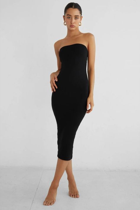 Tube Top Black Dress, Black Tube Dress Outfit, Black Dress Layering, Dress With Shirt Underneath, Tube Dress Outfit, Black Strapless Bodycon Dress, Black Tube Dress, Strapless Dress Black, Dress Layering