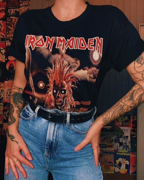 Band Tee Outfits, Iron Maiden T Shirt, Outfit Rock, Metal T Shirt, Outfits Minimalist, Girl Punk, Airbrush App, Metal T Shirts, Rock Girl