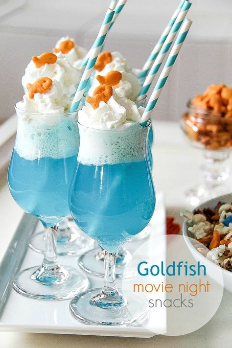 Goldfish movie night snacks #GoldfishMix #sponsored #cbias Snacks For Teens, Ice Cream Float, Birthday Party Snacks, Goldfish Crackers, Movie Night Snacks, Ice Cream Floats, Movie Snacks, Mermaid Parties, Cute Snacks